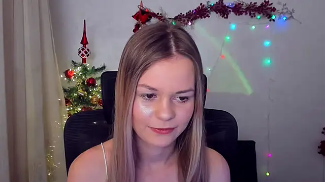 MidnighteAura online show from December 14, 6:35 pm