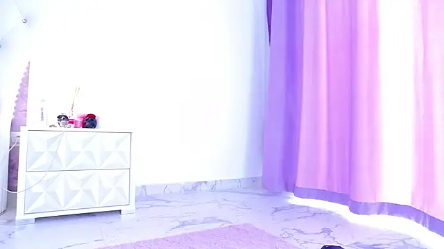 RavenFoxxy online show from May 22, 8:34 am