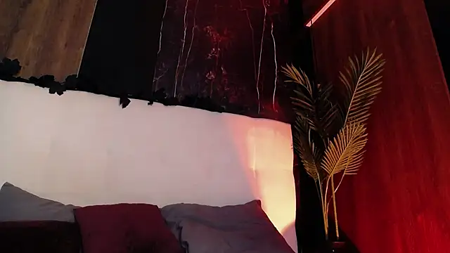 RavenFoxxy online show from May 12, 5:37 am