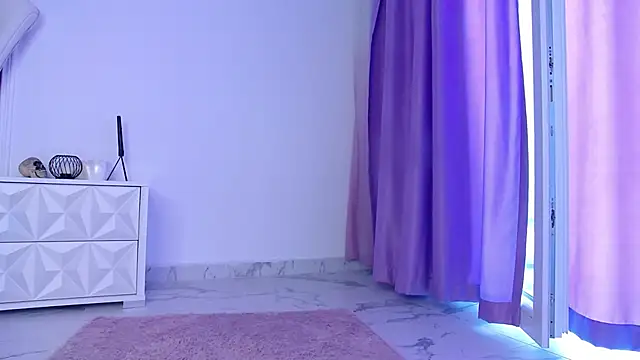 RavenFoxxy online show from June 29, 10:15 am