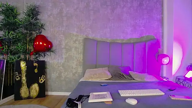 LucyRayy online show from February 24, 8:18 pm