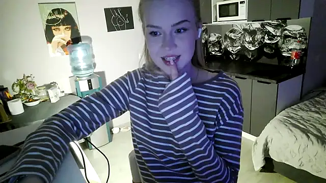 LunaPeony online show from February 2, 6:18 pm