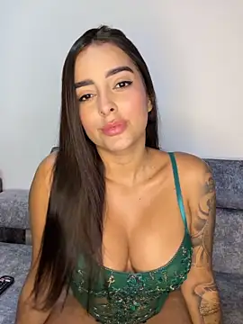 EmyVega online show from February 12, 10:00 pm