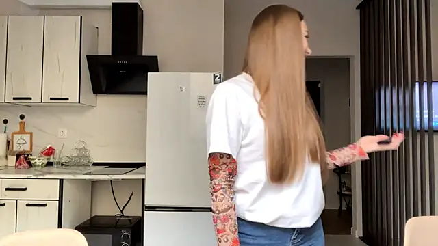 Adelle Love online show from December 2, 9:22 am