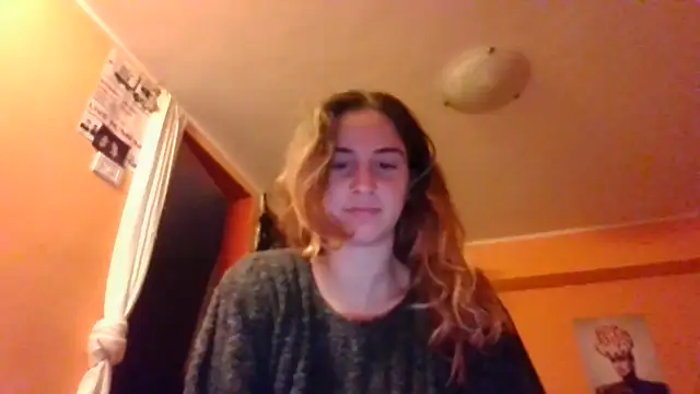 HornyJuliaXO online show from December 3, 2:14 am