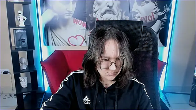 Sylvia Reed online show from December 15, 7:46 am