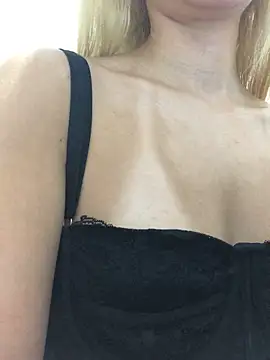 bellastormi  online show from February 4, 9:51 pm