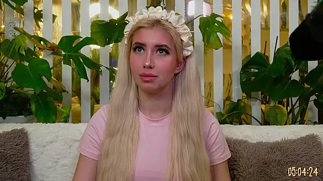 FlowweerGirl online show from March 13, 9:05 pm