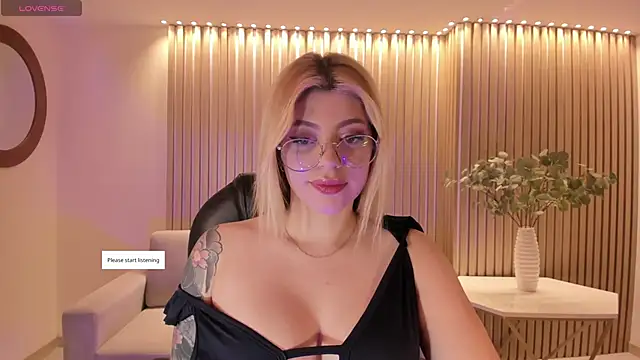 MadisonKane online show from June 15, 11:32 am