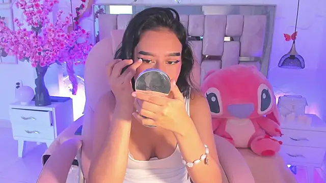 isabella castillo  online show from March 14, 9:38 pm