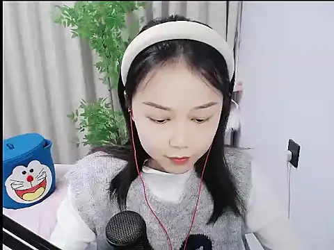 mili923 online show from December 18, 2:33 pm