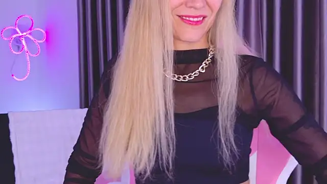 betty xoxoo online show from July 3, 9:37 am
