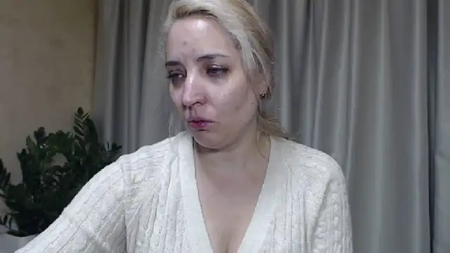 Snapshot of sweetpussy chatting on October 5, 3:39 pm sweetpussy online show from October 5, 3:39 pm