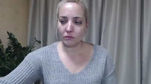 Snapshot of sweetpussy chatting on October 17, 3:37 pm sweetpussy online show from October 17, 3:37 pm