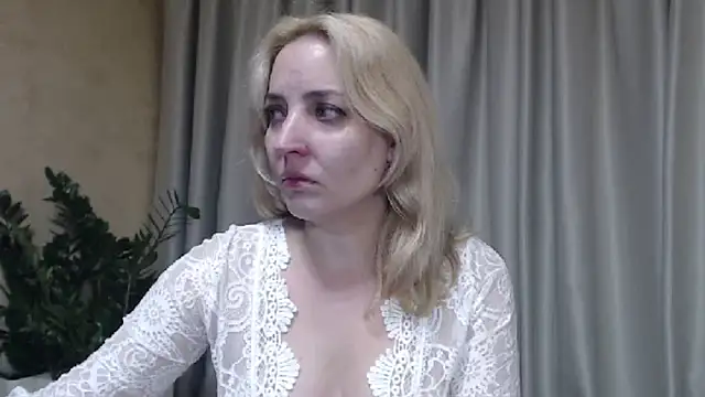Snapshot of sweetpussy chatting on October 8, 3:16 pm sweetpussy online show from October 8, 3:16 pm