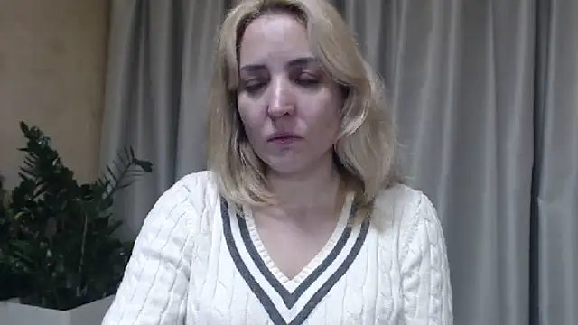 Snapshot of sweetpussy chatting on October 22, 2:11 pm sweetpussy online show from October 22, 2:11 pm