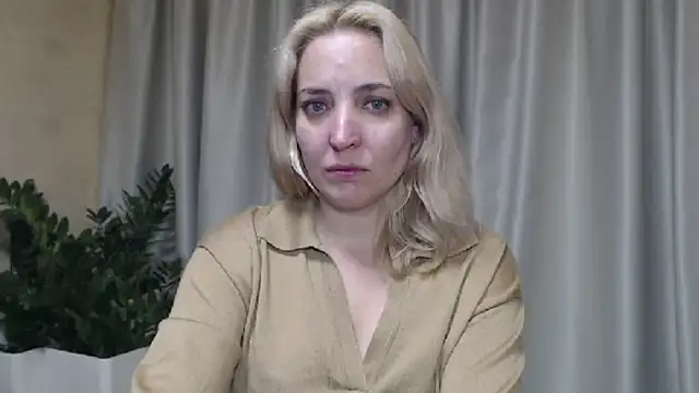 Snapshot of sweetpussy chatting on October 3, 3:28 pm sweetpussy online show from October 3, 3:28 pm