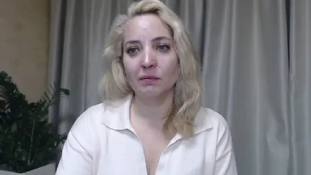 Snapshot of sweetpussy chatting on October 13, 4:42 pm sweetpussy online show from October 13, 4:42 pm