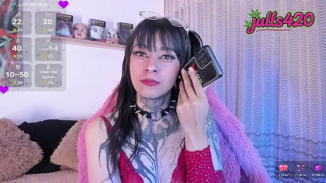 Julls420  online show from May 12, 3:26 am
