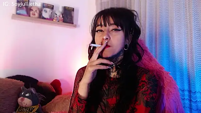 Julls420  online show from May 5, 4:59 am