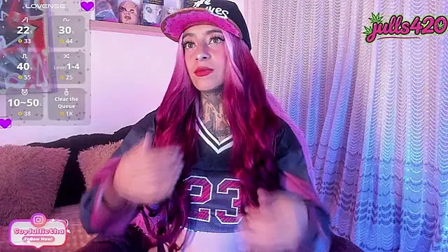Julls420  online show from May 26, 3:28 am