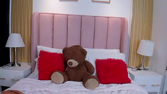 Emily Jonness  online show from January 17, 12:12 pm