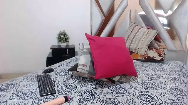 ElyThonsom online show from January 14, 1:27 pm