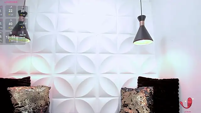 valeriecute18 online show from March 4, 7:53 pm