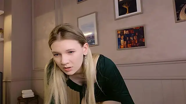 Vivien Hans online show from March 3, 8:59 pm