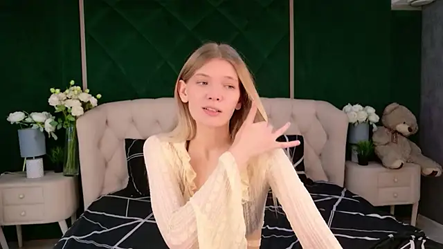 Vivien Hans online show from August 2, 9:07 pm