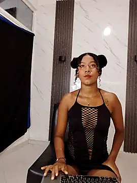 CaramelDesire online show from May 1, 1:42 am