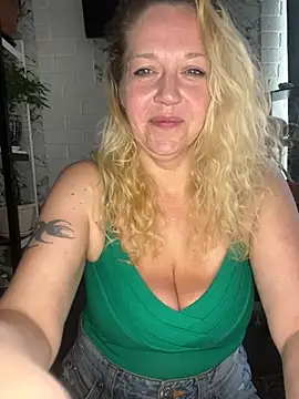 JenniferCarmen online show from July 5, 4:51 am