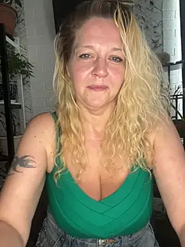 JenniferCarmen online show from July 10, 3:51 am