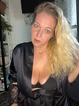JenniferCarmen online show from July 19, 3:53 am