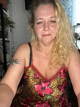 JenniferCarmen online show from July 4, 3:24 am