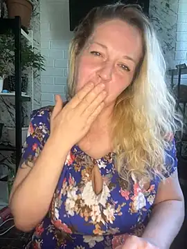 JenniferCarmen online show from June 18, 9:14 am