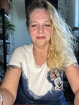JenniferCarmen online show from July 1, 8:03 am