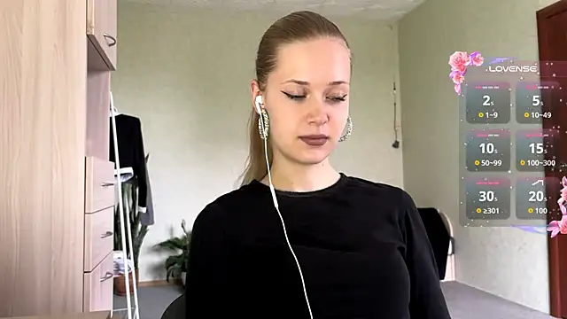 ZaidaSchwarten online show from June 12, 7:16 am