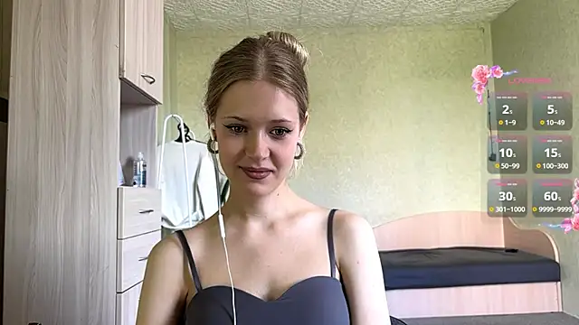 ZaidaSchwarten online show from July 13, 7:31 am