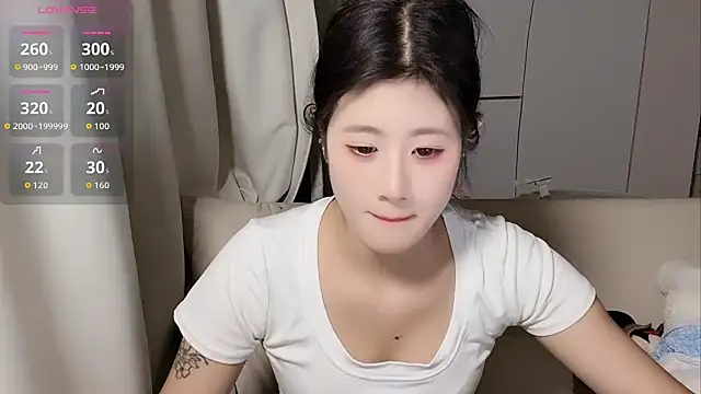 Yvonne-07 online show from July 26, 4:48 pm