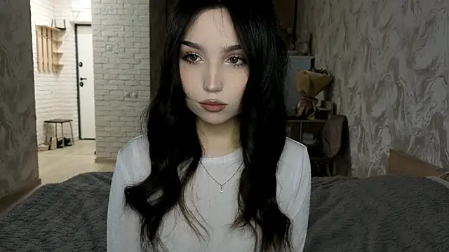 Qwami Amie online show from June 14, 8:26 am