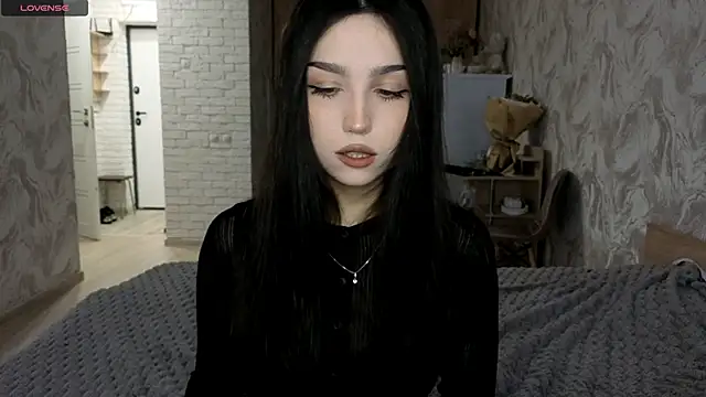Qwami Amie online show from June 15, 8:36 am