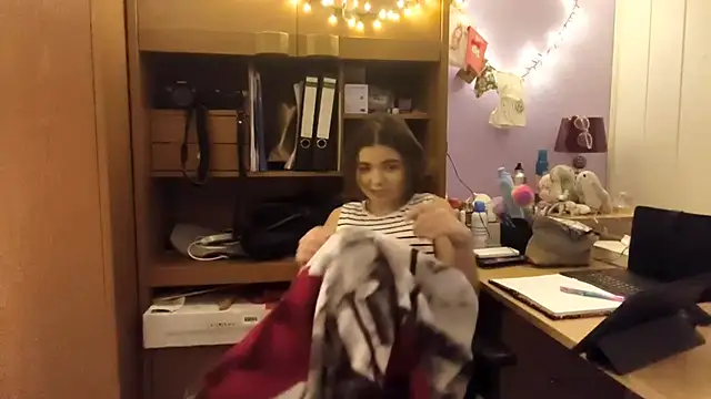 Mona Slearys online show from January 7, 12:03 am