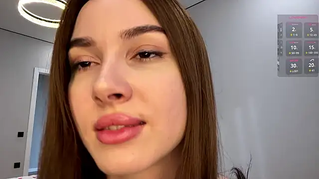 SepiahLune online show from February 13, 8:05 am