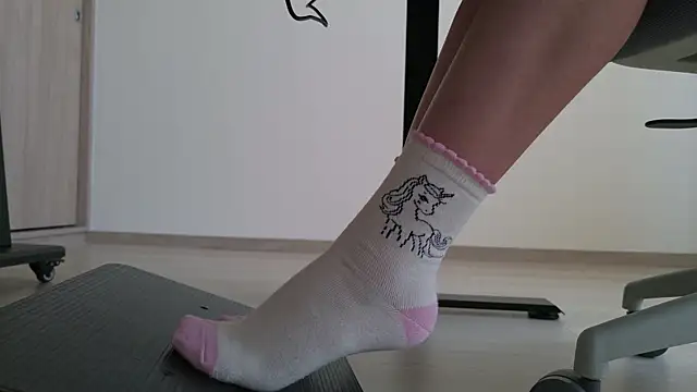 Feetbeth online show from May 13, 8:25 pm
