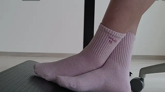 Feetbeth online show from May 8, 9:27 pm