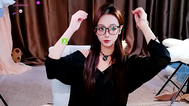 Chenchen 666 online show from May 2, 12:30 pm