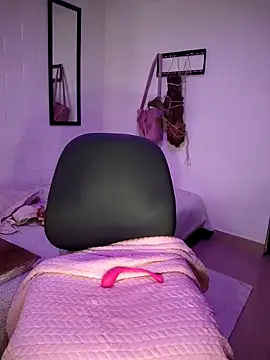 Divine Pouvoir online show from March 12, 8:22 pm