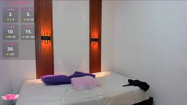 VivianOwen9 online show from March 9, 9:29 pm