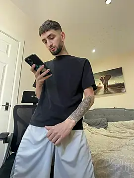 Juliann69Ramiro online show from May 10, 3:47 pm